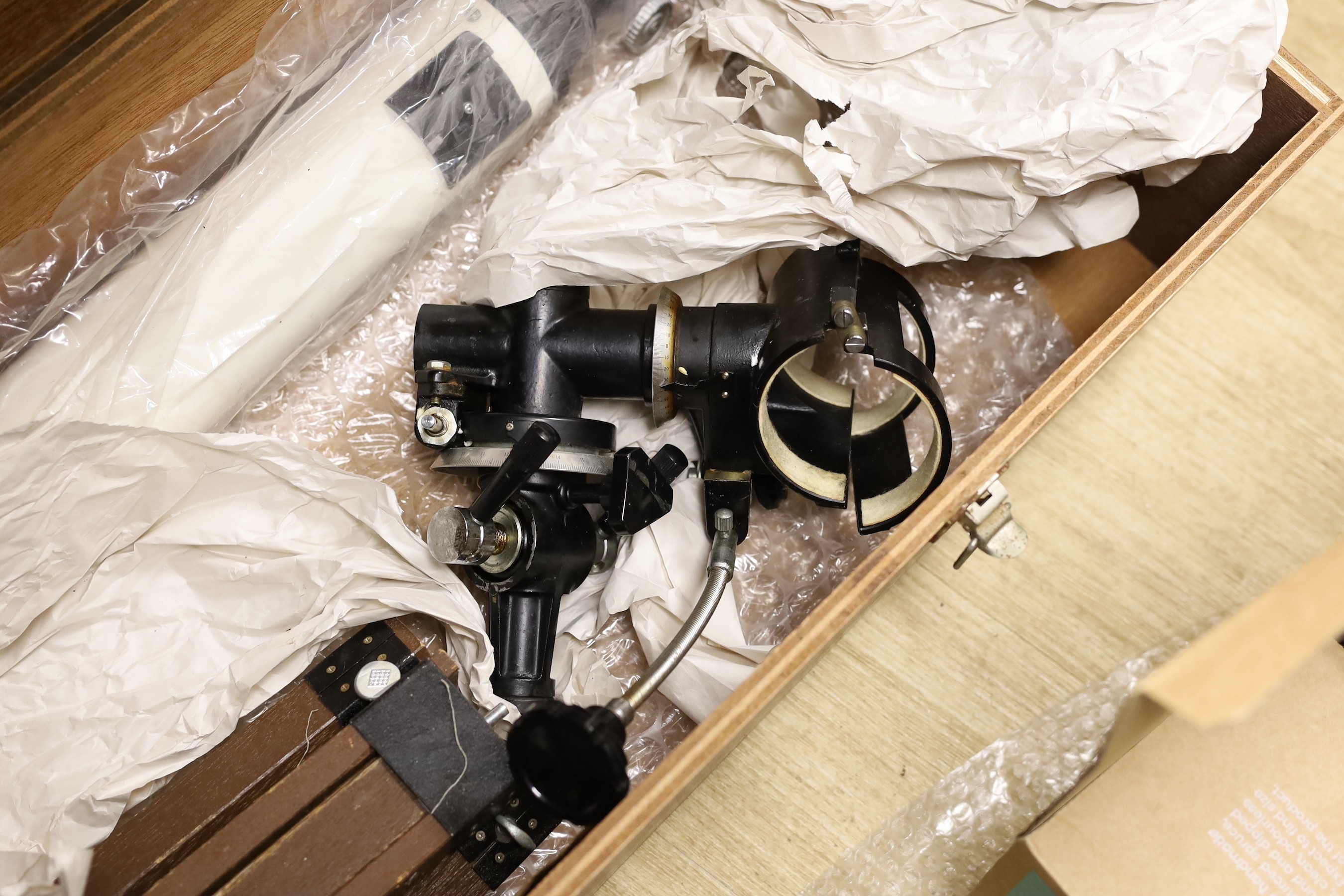 A panorama Astronomical telescope with instructions and accessories. Working order, cased.